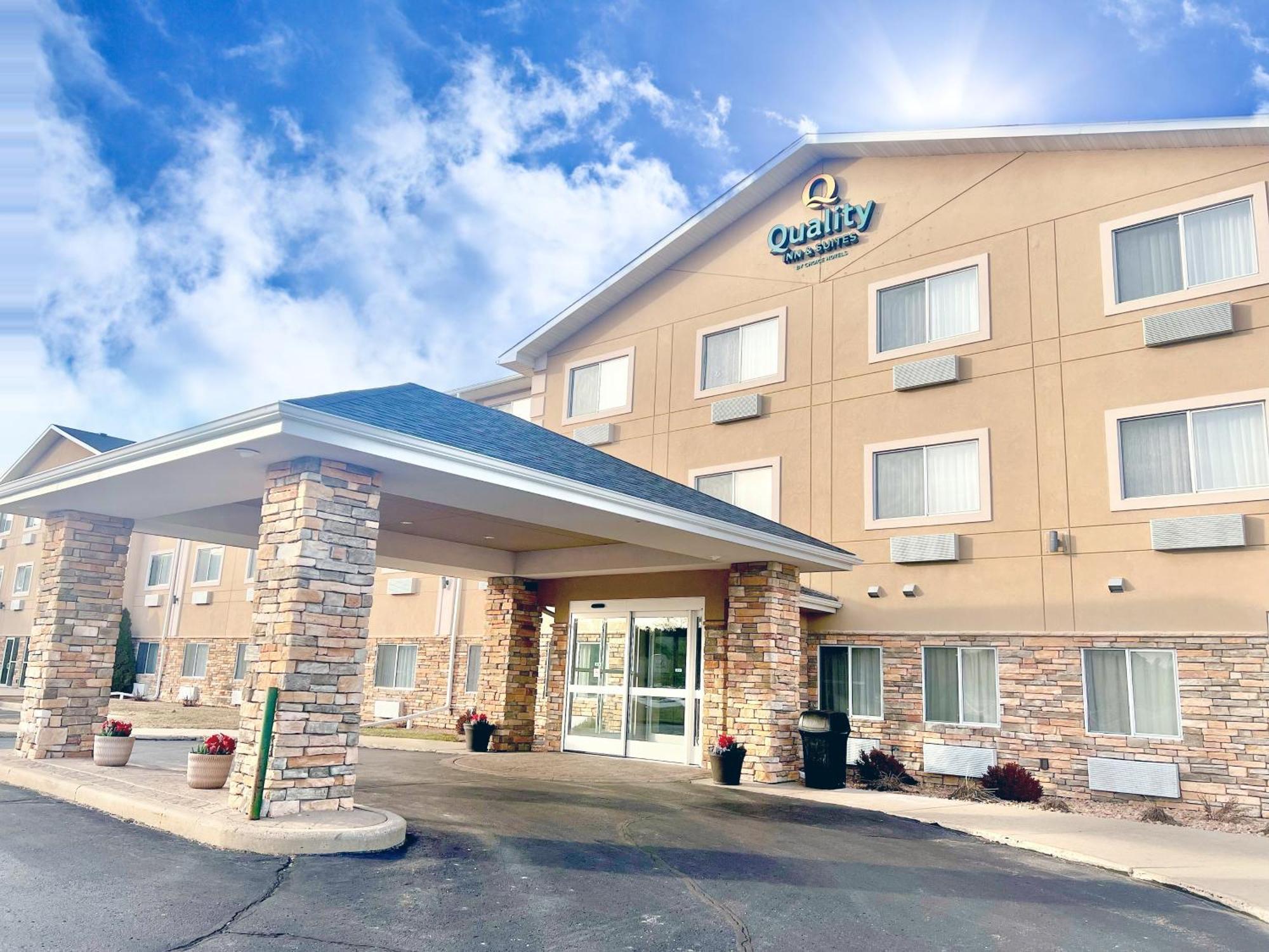 Quality Inn & Suites Wisconsin Dells Downtown - Waterparks Area Exterior foto